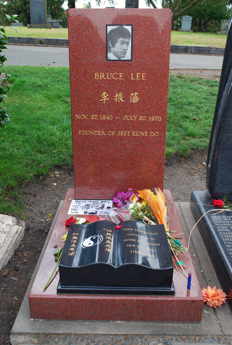 Bruce Lee Grave Site in Seattle | Lake View Cemetery